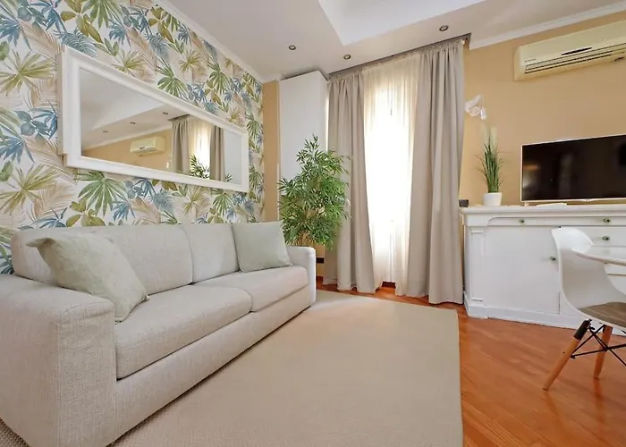 Lucky Domus Tuscolano Rom