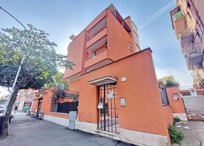 Lucky Domus Tuscolano Apartment *