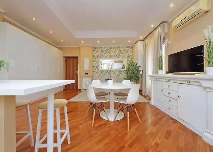 Lucky Domus Tuscolano Apartment *